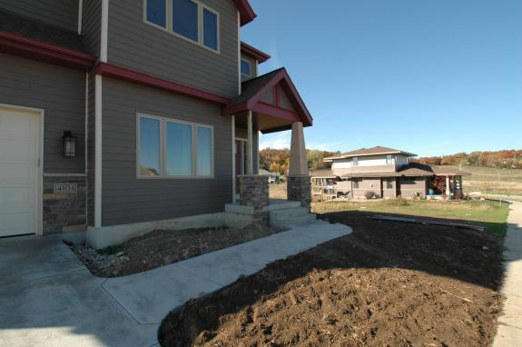 Front porch with one pillar